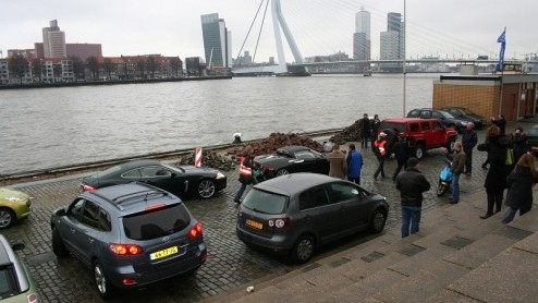 Een vijftigtal auto's stonden vanochtend op de Boompjeskade in Rotterdam. Het was de start van de AutoRAI Parade 2007. Autovandaag was er bij.