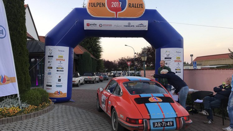 Ruben van Hattem en Quinten van Solt rijden als het AutoVandaag team de Tulpenrally en doen verslag van de eerst twee dagen.