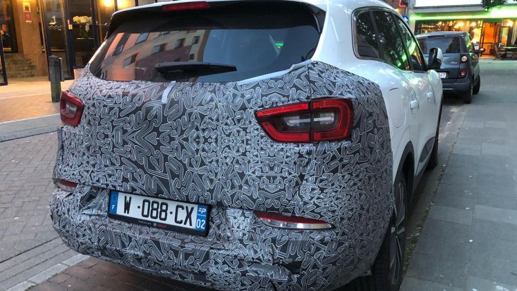 Renault geeft de Kadjar een facelift en toont deze begin oktober in Parijs.
