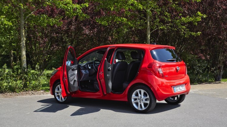 Opel voegt de Opel Karl Easytronic per direct in 2016 toe aan het gamma. De Karl met automaat is iets zuiniger en dit zijn de prijzen.