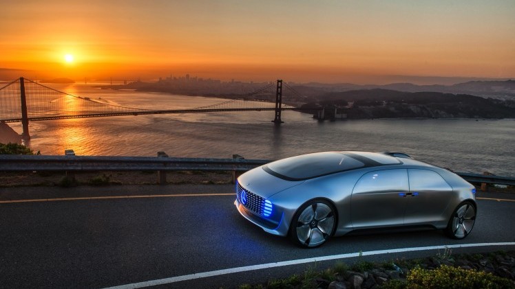 Met de Mercedes-Benz F 015 Luxury in Motion conceptcar laat Mercedes zien hoe autonoom rijden er in 2030 uit moet komen te zien. In San Francisco stapten we in en lieten de auto het werk doen.