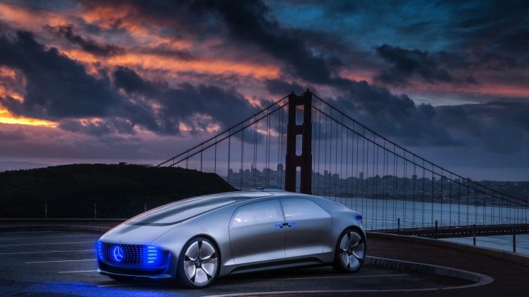 Met de Mercedes-Benz F 015 Luxury in Motion conceptcar laat Mercedes zien hoe autonoom rijden er in 2030 uit moet komen te zien. In San Francisco stapten we in en lieten de auto het werk doen.