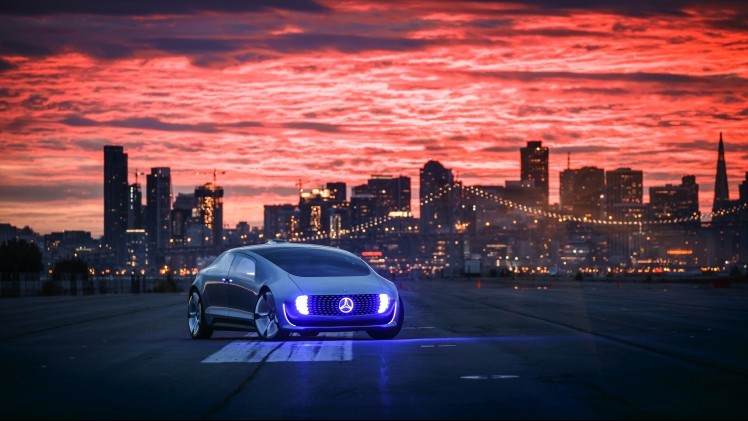 Met de Mercedes-Benz F 015 Luxury in Motion conceptcar laat Mercedes zien hoe autonoom rijden er in 2030 uit moet komen te zien. In San Francisco stapten we in en lieten de auto het werk doen.