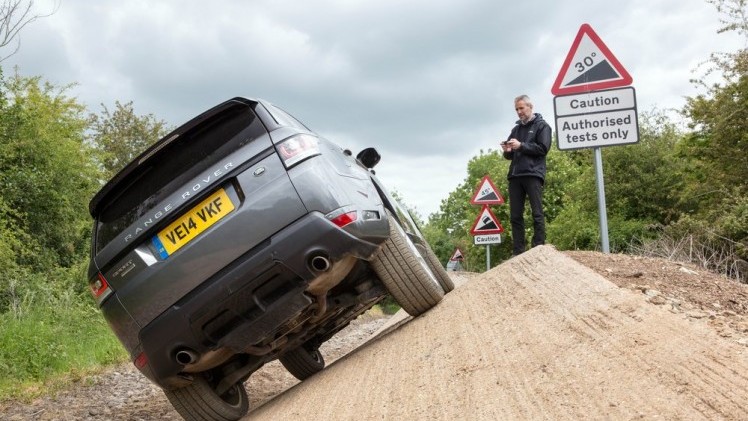 Land Rover onthult Range Rover Sport studiemodel met autonome rijfuncties voor onroad, parkeren en offroad.