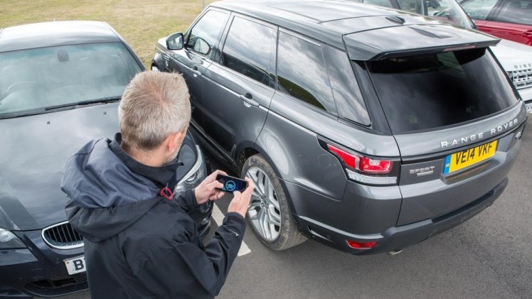 Land Rover onthult Range Rover Sport studiemodel met autonome rijfuncties voor onroad, parkeren en offroad.