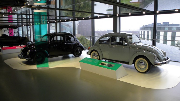 Autostadt is de plek waar de Volkswagen-groep het begrip merkbeleving tot uiting brengt. Wij namen er een kijkje en zochten uit of het alleen voor VAG-liefhebbers is of dat iedereen geweest moet zijn.
