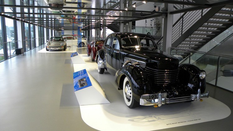 Autostadt is de plek waar de Volkswagen-groep het begrip merkbeleving tot uiting brengt. Wij namen er een kijkje en zochten uit of het alleen voor VAG-liefhebbers is of dat iedereen geweest moet zijn.