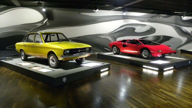 Autostadt is de plek waar de Volkswagen-groep het begrip merkbeleving tot uiting brengt. Wij namen er een kijkje en zochten uit of het alleen voor VAG-liefhebbers is of dat iedereen geweest moet zijn.