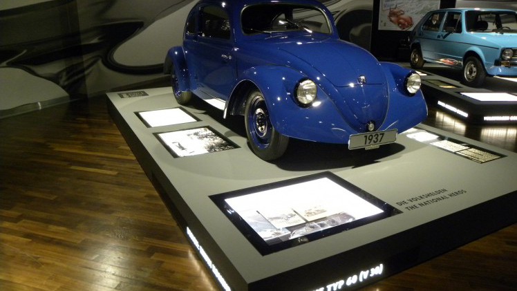 Autostadt is de plek waar de Volkswagen-groep het begrip merkbeleving tot uiting brengt. Wij namen er een kijkje en zochten uit of het alleen voor VAG-liefhebbers is of dat iedereen geweest moet zijn.