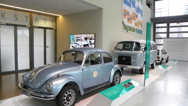 Autostadt is de plek waar de Volkswagen-groep het begrip merkbeleving tot uiting brengt. Wij namen er een kijkje en zochten uit of het alleen voor VAG-liefhebbers is of dat iedereen geweest moet zijn.