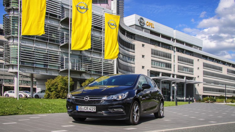 In de autoverkopen van 2016 weet Opel tot nu toe goed te scoren. Het Duitse merk boekt verkoopsucces met de Karl, Corsa en Astra. 2016 is het laatste jaar voor nieuwe auto's met 15% bijtelling.