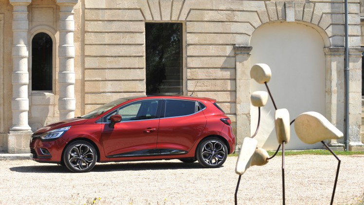 In de eerste zes maanden van 2018 werden in ons land flink meer auto's verkocht.