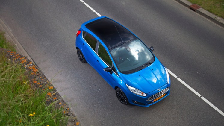 De autoverkopen van 2016 komen uit op 400.000 stuks, verwacht de branche. Sinds maart 2016 nemen de autoverkopen weer toe. Duitse en Franse merken gaan aan kop.