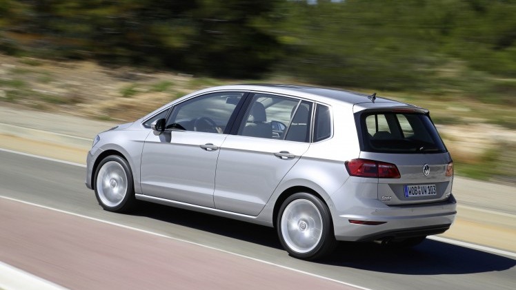 Autoverkopen 2015 in mei opnieuw gedaald. De prognose voor heel 2015 ligt nog altijd op 390.000 tot 410.000 nieuw verkochte auto's.
