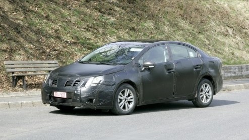 Het was al bekend dat de Toyota Avensis nu na vijf jaar op het punt staat te worden afgelost. Uiteraard staat zowel een sedan als een stationwagon op de planning, maar die laatste volgt een half jaar 