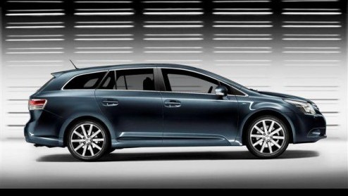 Vorige week hebben we al de eerste blik kunnen werpen op de nieuwe Toyota Avensis. Dankzij afbeeldingen en meer informatie zetten we deze kersverse Japanner nog eens in de spotlights.
