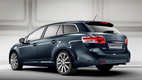 De zakelijke topper van Toyota, de Avensis, is helemaal nieuw. Hij staat te schitteren in Parijs en belooft met nieuwe moderne motoren en een extra kwaliteit- en veiligheidsslag weer potten te gaan br