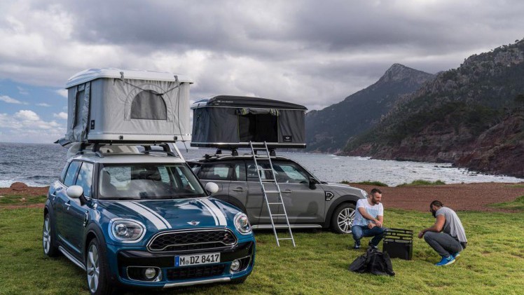 Mini heeft de firma Autohome de Airtop ontwikkeld, een uitklapbare tent voor op het dak van de Countryman.