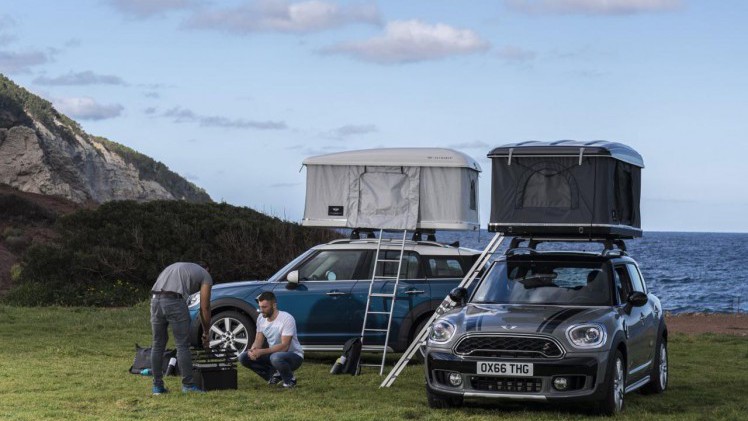 Mini heeft de firma Autohome de Airtop ontwikkeld, een uitklapbare tent voor op het dak van de Countryman.