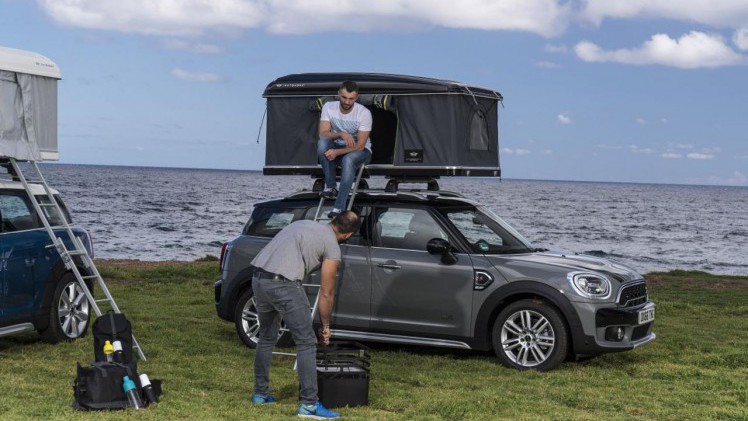 Mini heeft de firma Autohome de Airtop ontwikkeld, een uitklapbare tent voor op het dak van de Countryman.