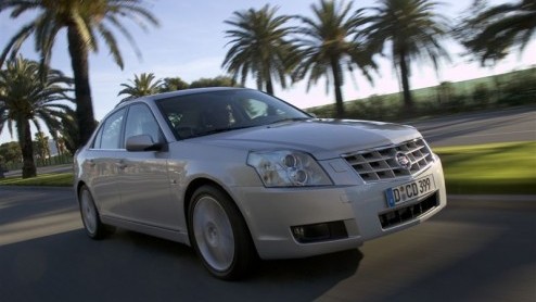 Cadillac luidt modeljaar 2009 in met een motorisch opgepepte BLS, een speciale editie van de SRX crossover, een hybride-Escalade en de nieuwe CTS Sport Wagon.