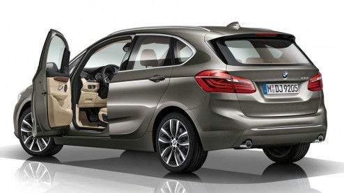 BMW heeft officieel het doek getrokken van de 2 Serie Active Tourer. De eerste MPV-achtige van het merk heeft anders dan zijn concerngenoten een aandrijfconcept met voorwielaandrijving.