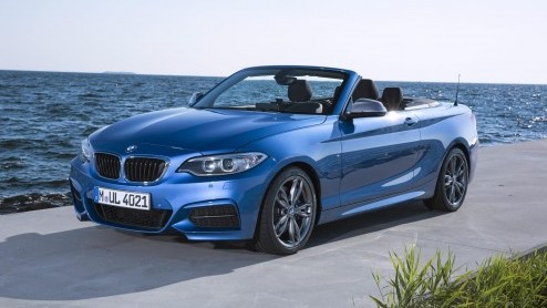De opvolger van de BMW 1 Serie Cabrio is een feit. Voortaan gaat de zomerse compact als 2 Serie Cabrio door het leven. De auto debuteert op de Autosalon van Parijs en staat op 28 februari volgend jaar
