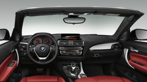 De opvolger van de BMW 1 Serie Cabrio is een feit. Voortaan gaat de zomerse compact als 2 Serie Cabrio door het leven. De auto debuteert op de Autosalon van Parijs en staat op 28 februari volgend jaar