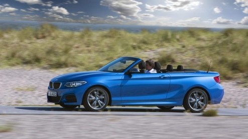 De opvolger van de BMW 1 Serie Cabrio is een feit. Voortaan gaat de zomerse compact als 2 Serie Cabrio door het leven. De auto debuteert op de Autosalon van Parijs en staat op 28 februari volgend jaar