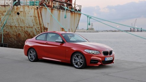 Een verrassing is de BMW 2 Serie eigenlijk niet meer. De coup is al vele malen vrijwel zonder camouflage op internet aangetroffen. Nu heeft BMW dan eindelijk zelf de 2 Serie officieel onthuld.