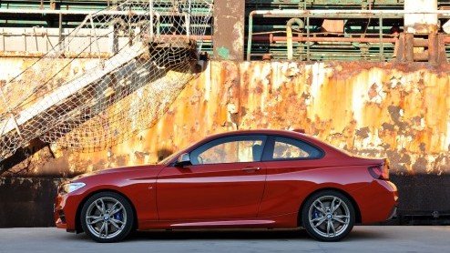 Een verrassing is de BMW 2 Serie eigenlijk niet meer. De coup is al vele malen vrijwel zonder camouflage op internet aangetroffen. Nu heeft BMW dan eindelijk zelf de 2 Serie officieel onthuld.