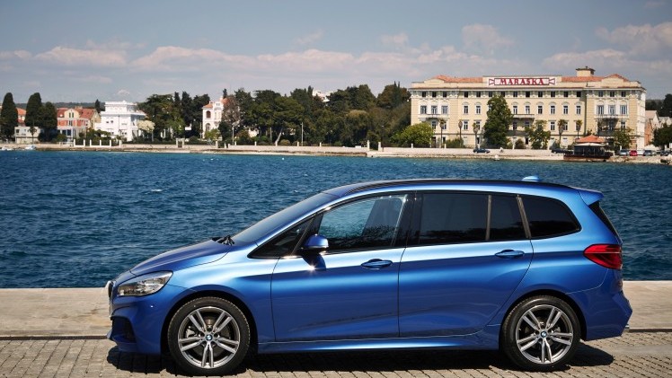 Hij staat op het platform van de nieuwe Mini en heeft de motor van de Mini Cooper S. Toch is de BMW 2 Serie Gran Tourer veel meer dan een bijzonder corpulente Mini met zeven zitplaatsen, blijkt tijden
