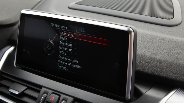 Hij staat op het platform van de nieuwe Mini en heeft de motor van de Mini Cooper S. Toch is de BMW 2 Serie Gran Tourer veel meer dan een bijzonder corpulente Mini met zeven zitplaatsen, blijkt tijden