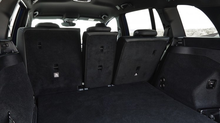 Hij staat op het platform van de nieuwe Mini en heeft de motor van de Mini Cooper S. Toch is de BMW 2 Serie Gran Tourer veel meer dan een bijzonder corpulente Mini met zeven zitplaatsen, blijkt tijden