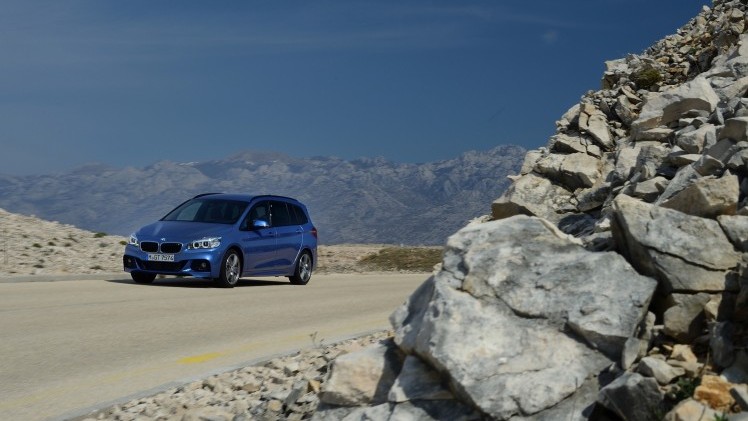 Hij staat op het platform van de nieuwe Mini en heeft de motor van de Mini Cooper S. Toch is de BMW 2 Serie Gran Tourer veel meer dan een bijzonder corpulente Mini met zeven zitplaatsen, blijkt tijden
