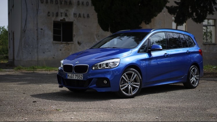 Hij staat op het platform van de nieuwe Mini en heeft de motor van de Mini Cooper S. Toch is de BMW 2 Serie Gran Tourer veel meer dan een bijzonder corpulente Mini met zeven zitplaatsen, blijkt tijden