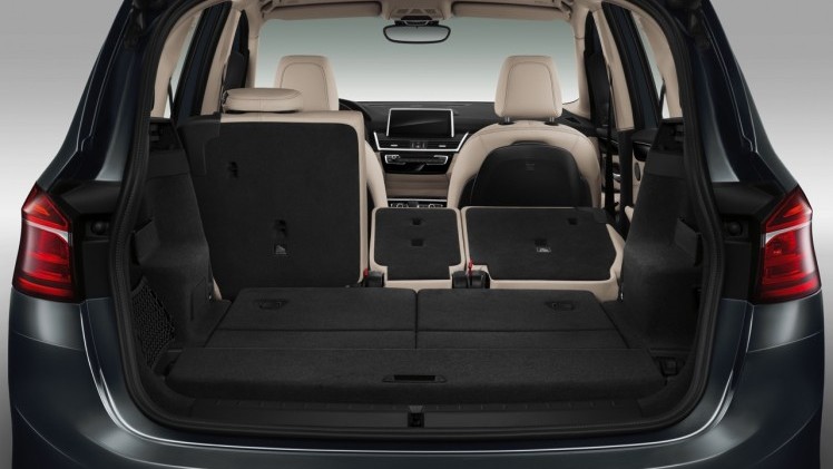 BMW maakt de prijzen van de 2 Serie Gran Tourer bekend en zet de vijf- en zevenzits MPV vanaf 6 juni in de Nederlandse showrooms. De 214d en 216d scoren 20% bijtelling.