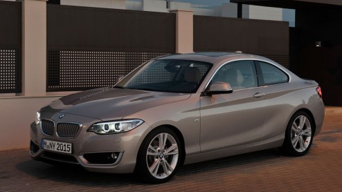 Een verrassing is de BMW 2 Serie eigenlijk niet meer. De coup is al vele malen vrijwel zonder camouflage op internet aangetroffen. Nu heeft BMW dan eindelijk zelf de 2 Serie officieel onthuld.