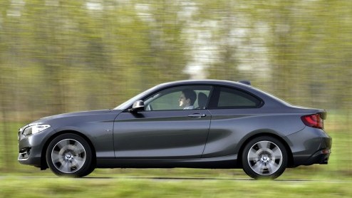 BMW lepelt de motor van de 2 Serie Cabriolet ook in de coup-variant van de 2 Serie. De nieuwe motor in de 220d Coup levert meer vermogen, is lichter en efficinter dan de motor die hij vervangt.