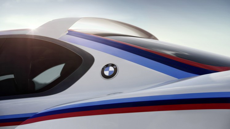 BMW verkoopt dit jaar veertig jaar auto?s in de Verenigde Staten. Reden voor een feestje. BMW trakteert daarom op de BMW 3.0 CSL Hommage R, een eerbetoon aan de 3.0 CSL van weleer.