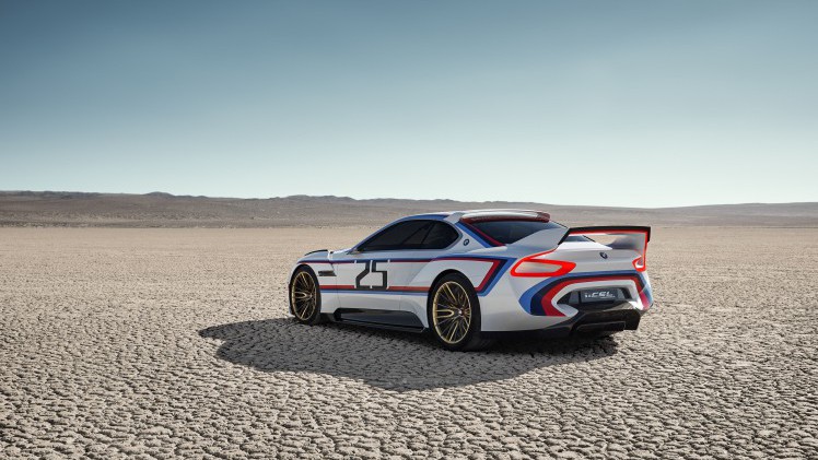 BMW verkoopt dit jaar veertig jaar auto?s in de Verenigde Staten. Reden voor een feestje. BMW trakteert daarom op de BMW 3.0 CSL Hommage R, een eerbetoon aan de 3.0 CSL van weleer.