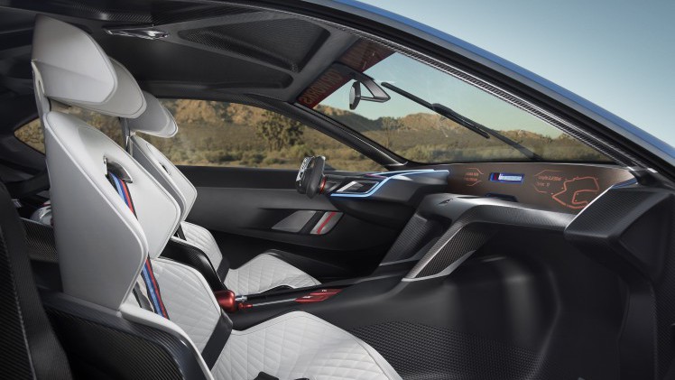 BMW verkoopt dit jaar veertig jaar auto?s in de Verenigde Staten. Reden voor een feestje. BMW trakteert daarom op de BMW 3.0 CSL Hommage R, een eerbetoon aan de 3.0 CSL van weleer.