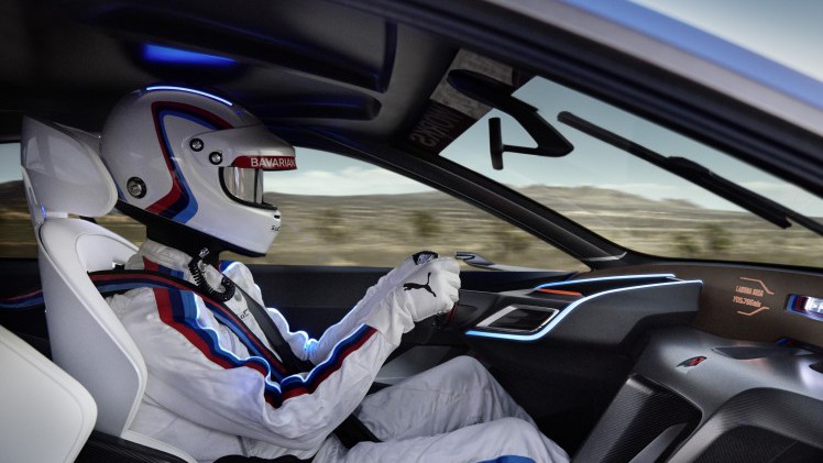 BMW verkoopt dit jaar veertig jaar auto?s in de Verenigde Staten. Reden voor een feestje. BMW trakteert daarom op de BMW 3.0 CSL Hommage R, een eerbetoon aan de 3.0 CSL van weleer.