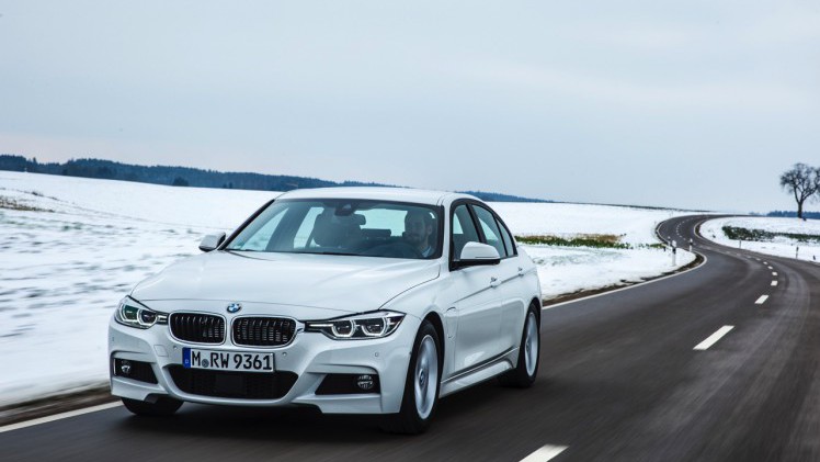 Autotest BMW 330e, de 3 Serie plug-in hybride met 15% bijtelling voor de zakelijke rijder. Een sterk aanbod dankzij zijn goede prijs. In deze rijtest vertellen we waarom de 330 plug-in hybride OK is.