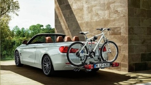 De Belgische brochure van de BMW 4 Serie cabriolet ligt op straat. De zomerse 4 Serie debuteert op de LA Auto Show eind november.