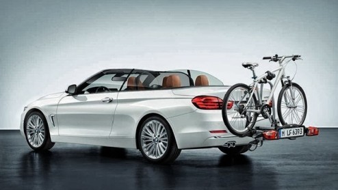 De Belgische brochure van de BMW 4 Serie cabriolet ligt op straat. De zomerse 4 Serie debuteert op de LA Auto Show eind november.