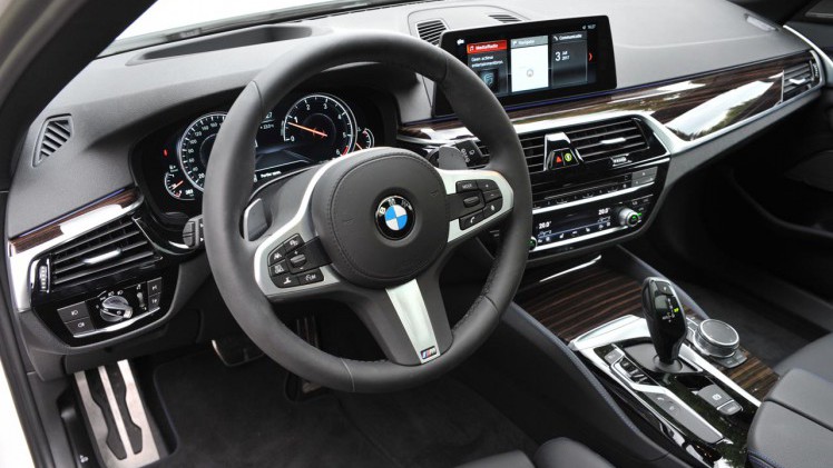 BMW lanceert kort na de sedan ook de Touring van de nieuwe 5-serie. De zescilinder diesel 530d weet volledig te overtuigen.