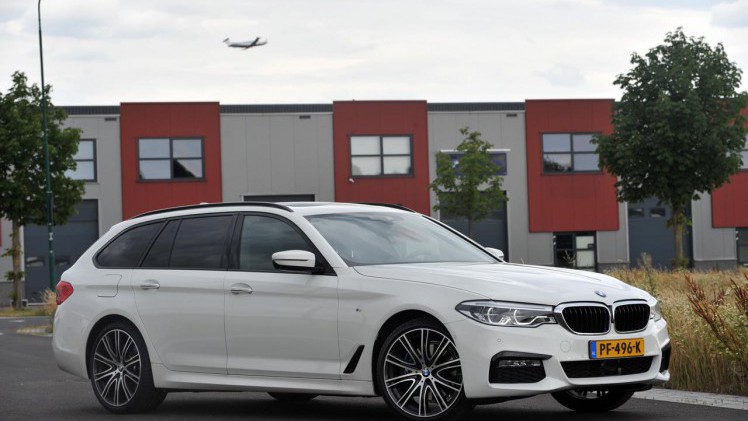 BMW lanceert kort na de sedan ook de Touring van de nieuwe 5-serie. De zescilinder diesel 530d weet volledig te overtuigen.