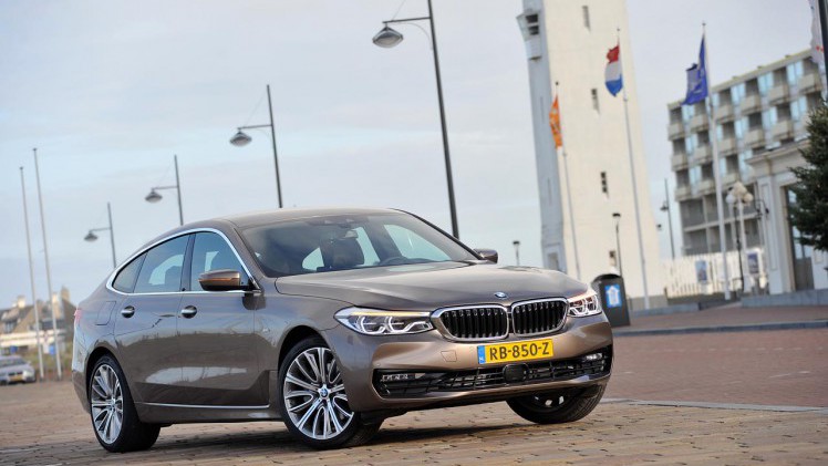 BMW volgt de 5 Gran Turismo op door de 6-serie Gran Turismo die een meer elegant voorkomen heeft.