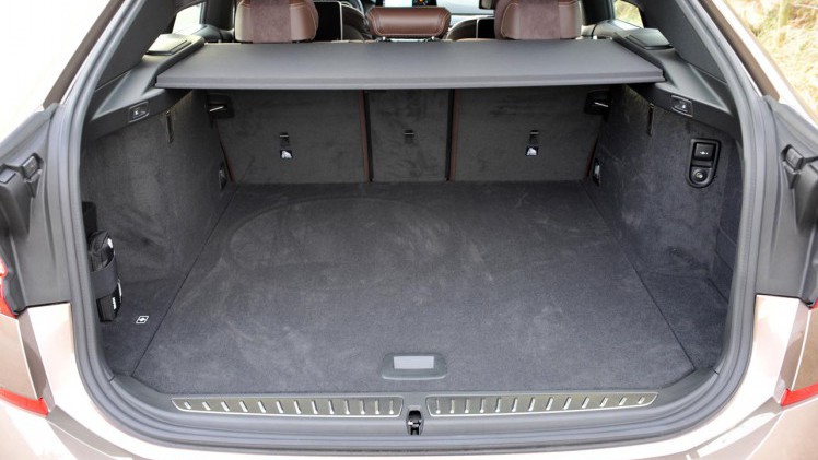 BMW volgt de 5 Gran Turismo op door de 6-serie Gran Turismo die een meer elegant voorkomen heeft.